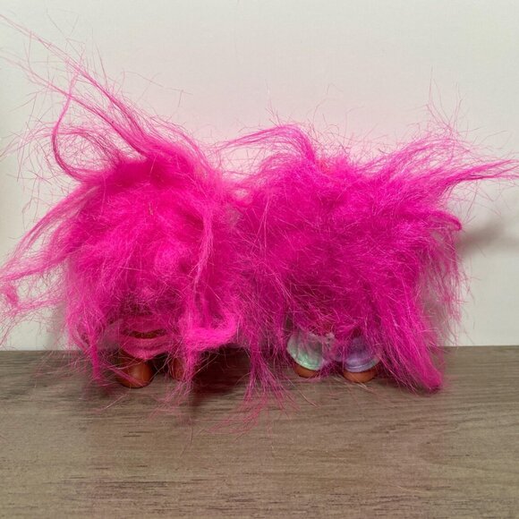 Treasure Trolls Cute Collectible Kids Toys Small Pair Pink Hair Beach Trolls - Picture 6 of 7